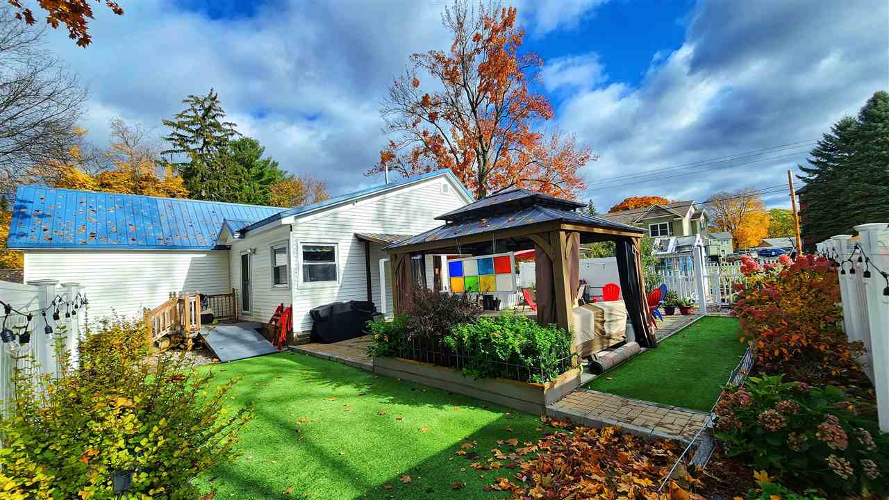 738 Pleasant Ave