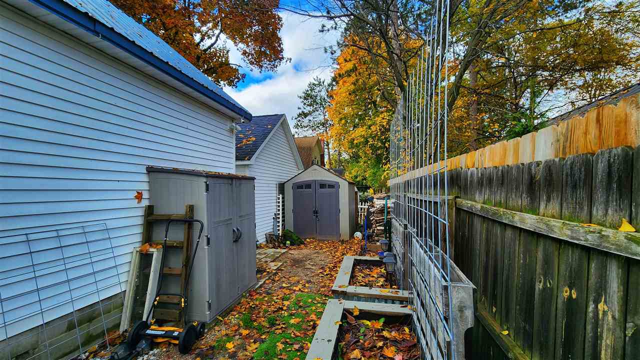 738 Pleasant Ave