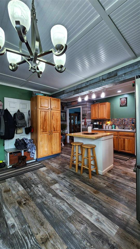 738 Pleasant Ave