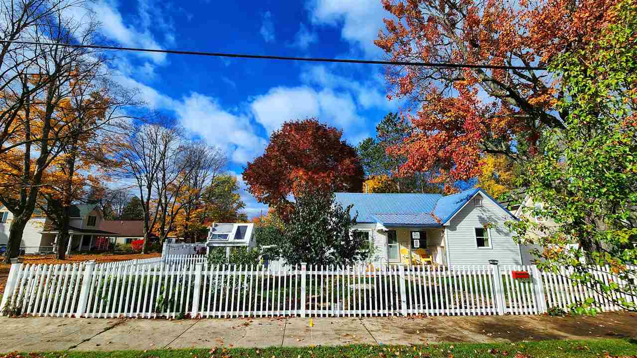 738 Pleasant Ave