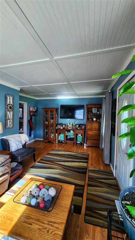 738 Pleasant Ave