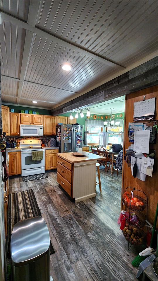738 Pleasant Ave