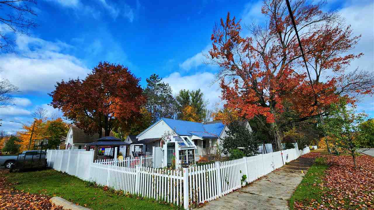738 Pleasant Ave