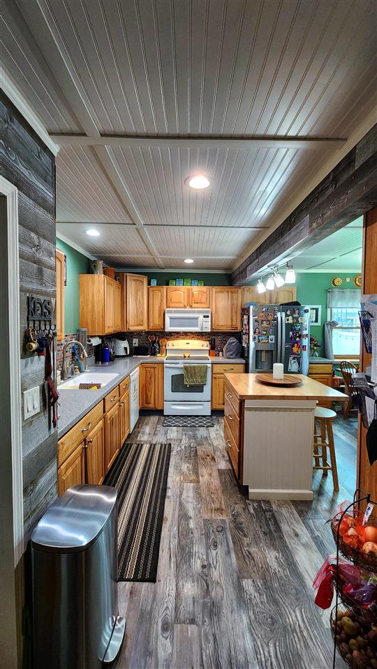 738 Pleasant Ave