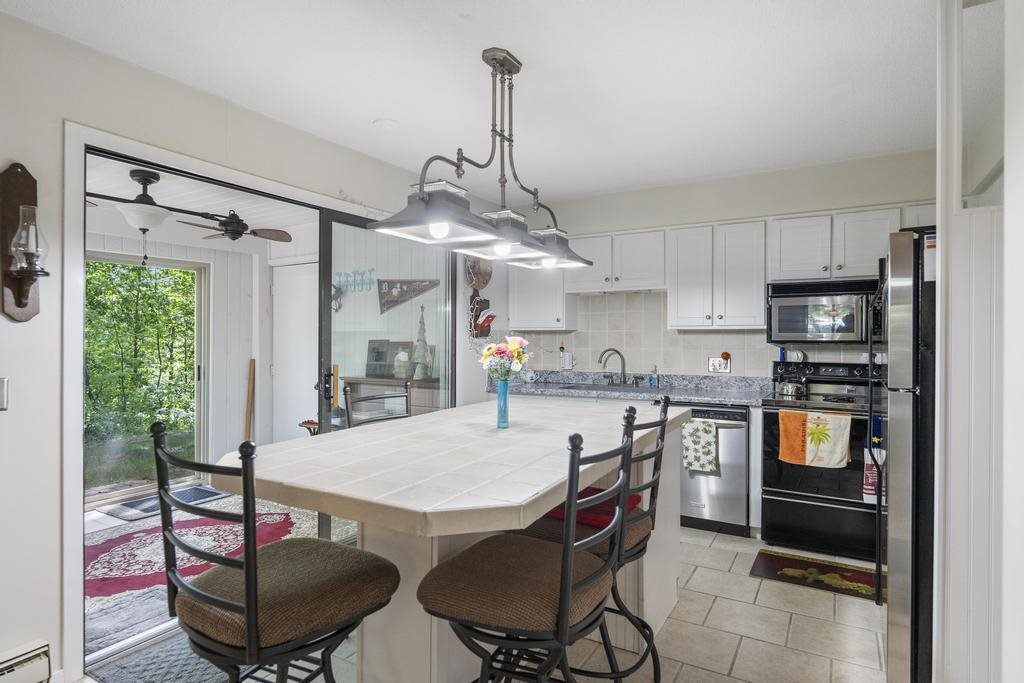 915 Robinson Street Unit: 2