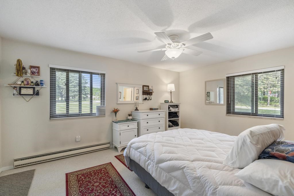 915 Robinson Street Unit: 2