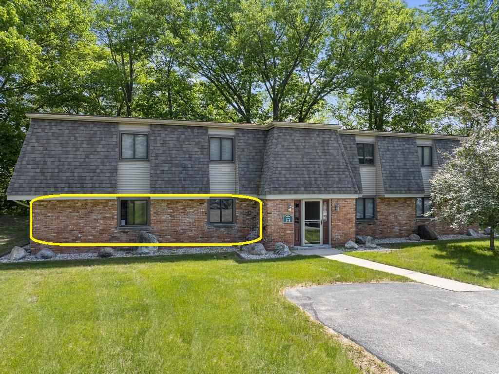 915 Robinson Street Unit: 2