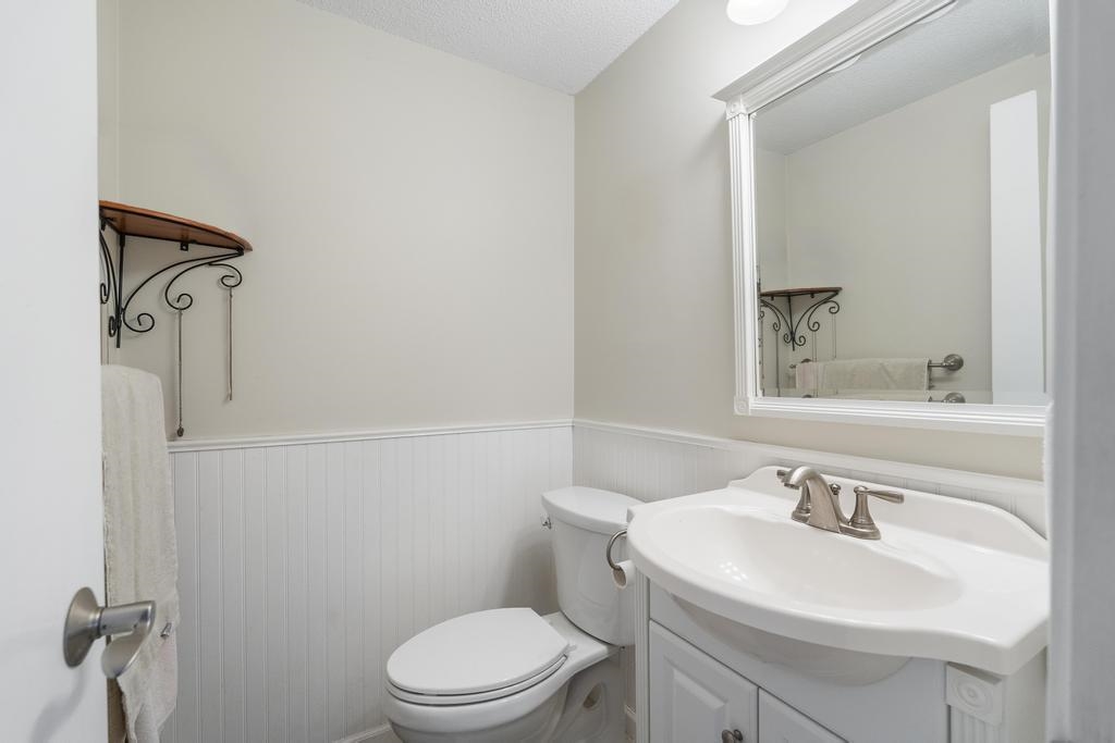915 Robinson Street Unit: 2