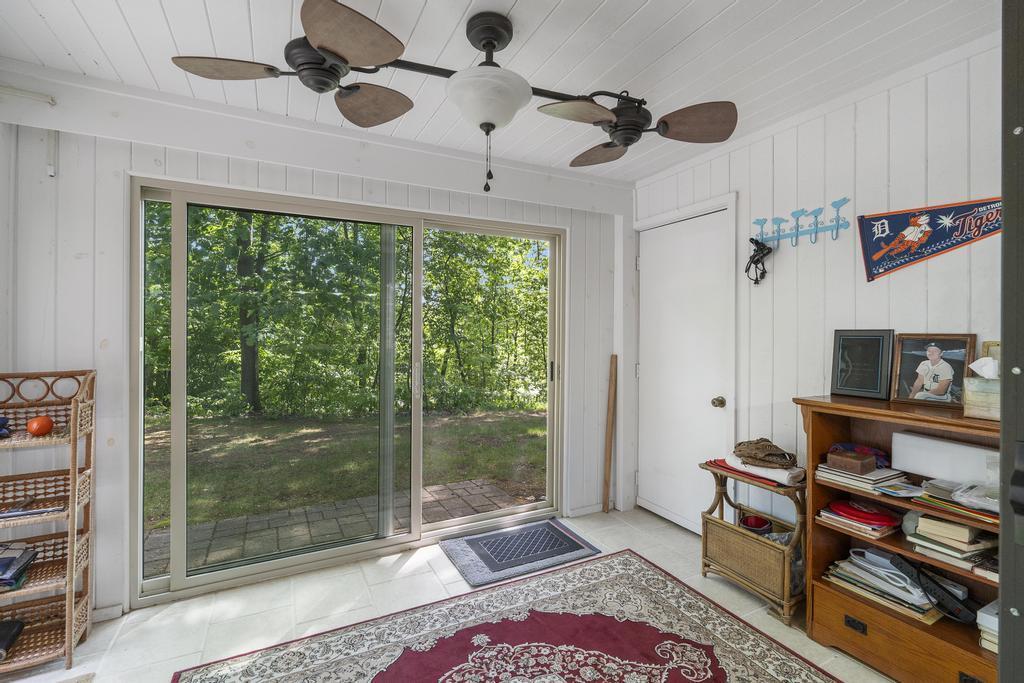 915 Robinson Street Unit: 2