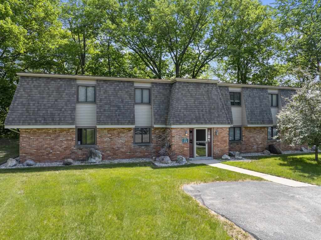 915 Robinson Street Unit: 2