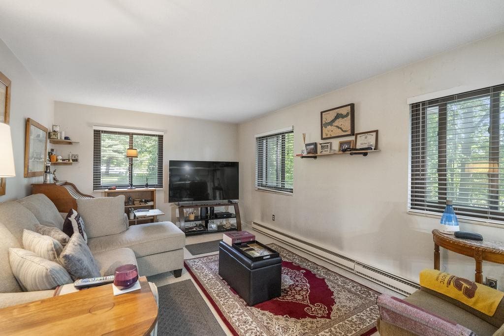 915 Robinson Street Unit: 2