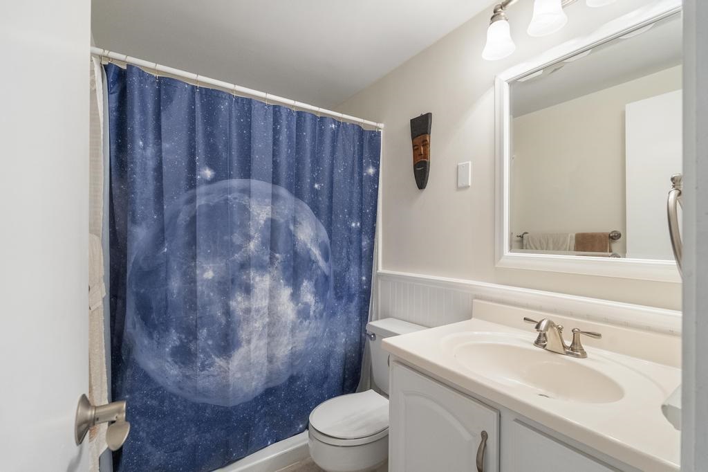 915 Robinson Street Unit: 2