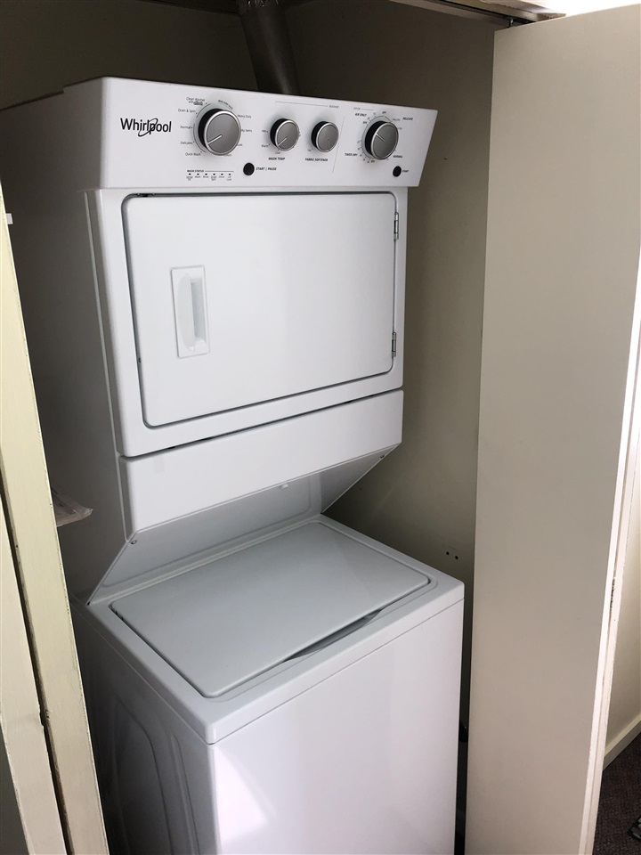 915 Robinson Street Unit: 2