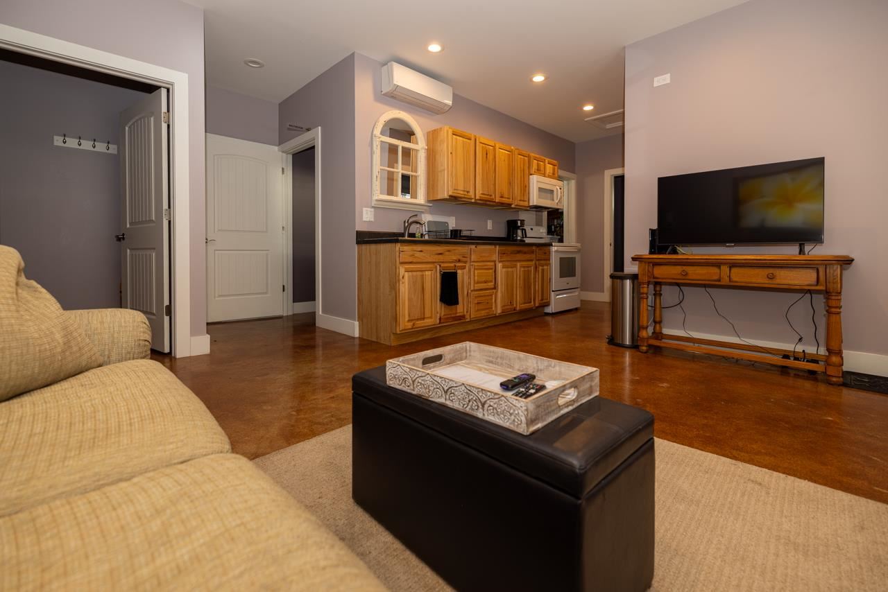 1104 Bridge Street Unit: units A & B