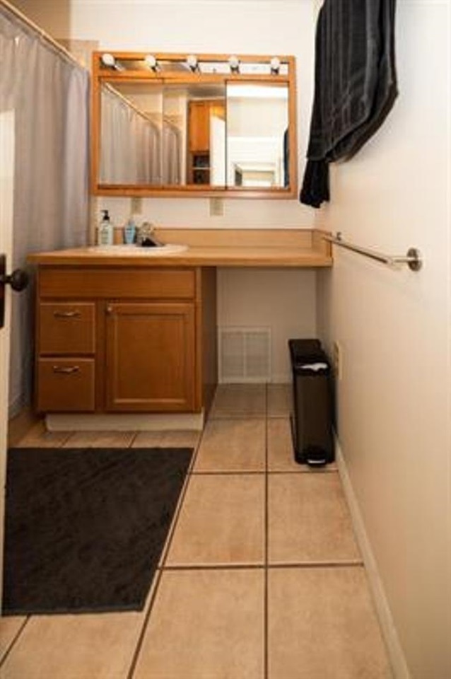 1104 Bridge Street Unit: units A & B