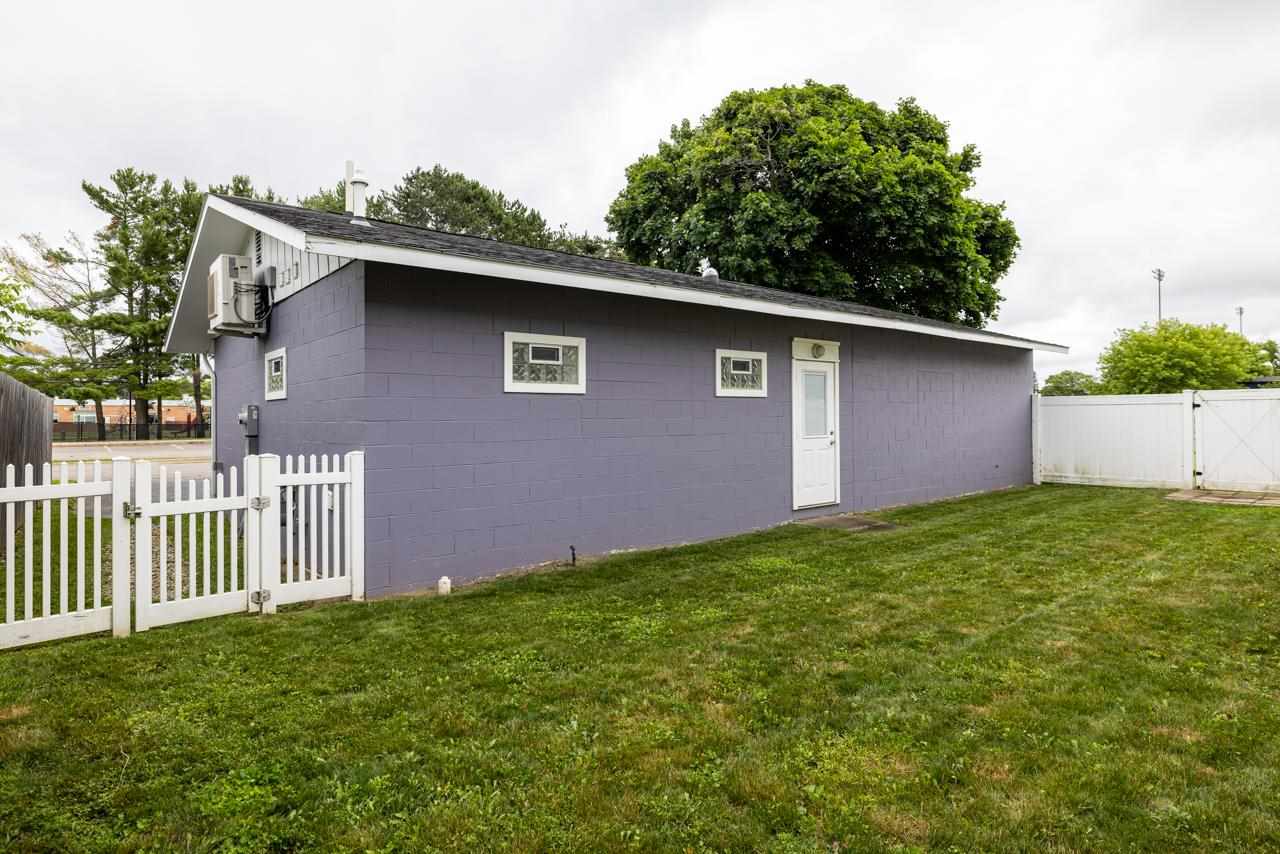 1104 Bridge Street Unit: units A & B