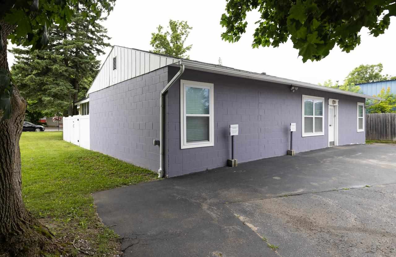 1104 Bridge Street Unit: units A & B