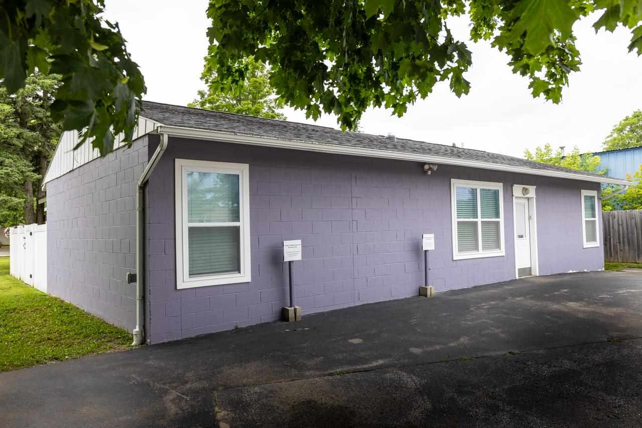 1104 Bridge Street Unit: units A & B