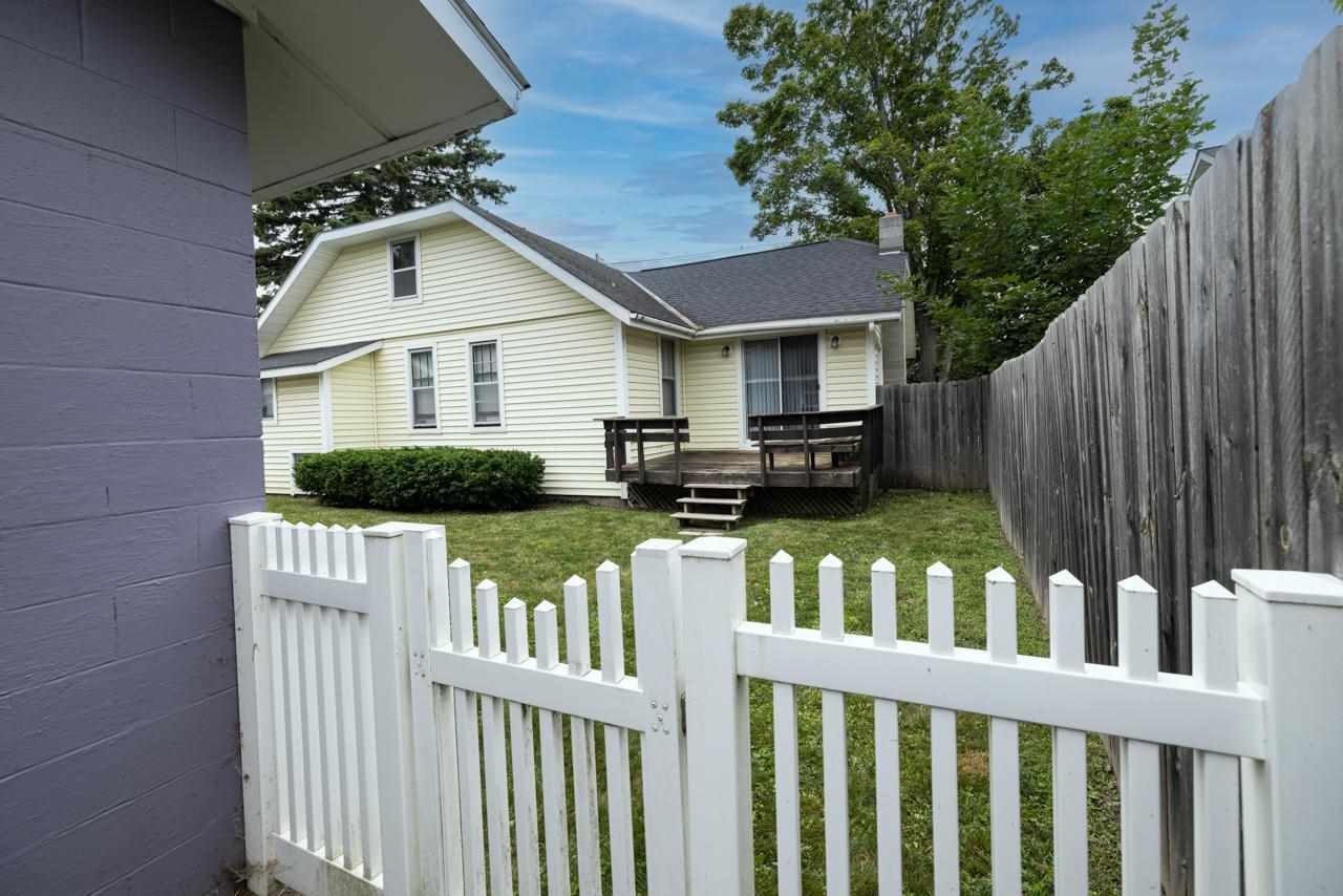 1104 Bridge Street Unit: units A & B