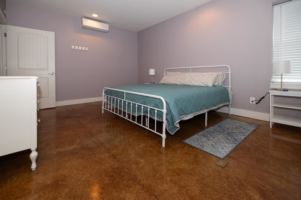 1104 Bridge Street Unit: units A & B