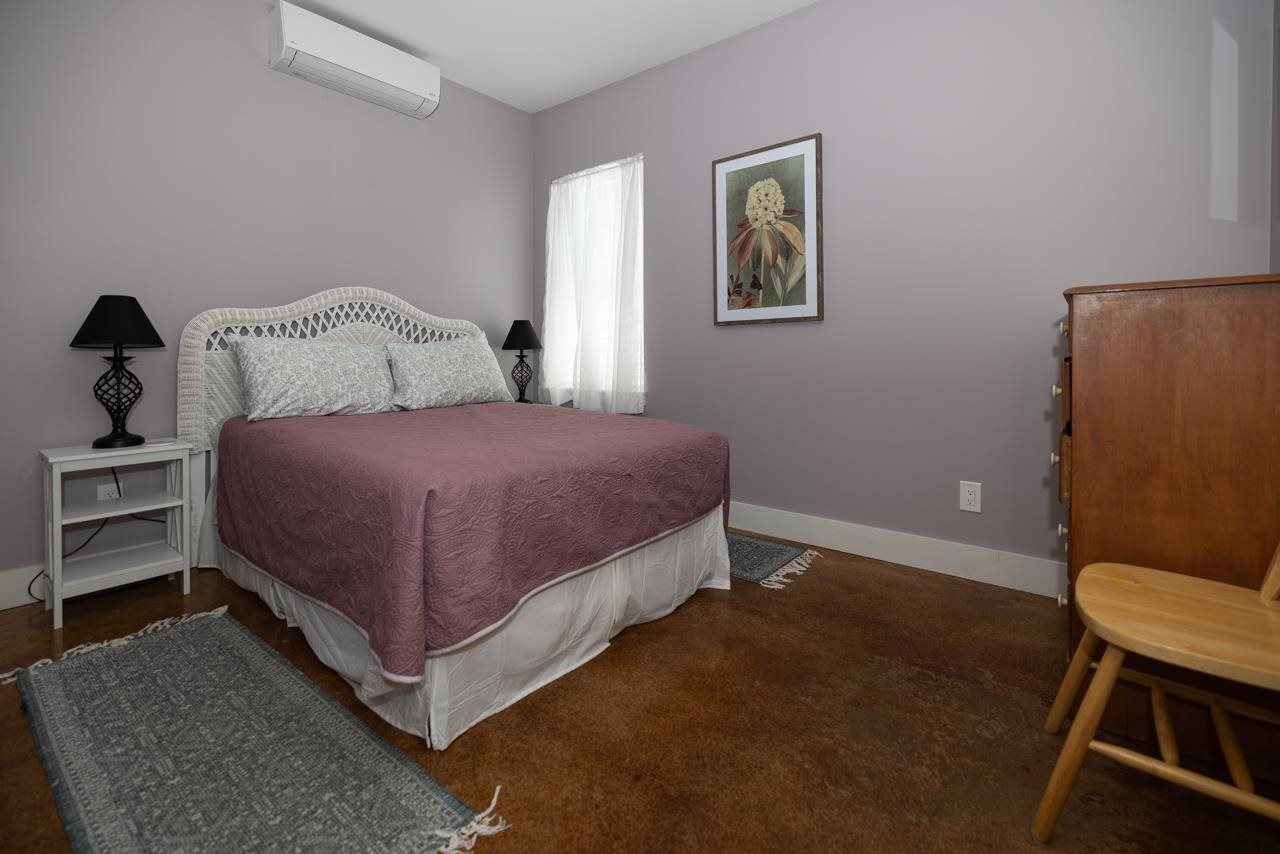 1104 Bridge Street Unit: units A & B