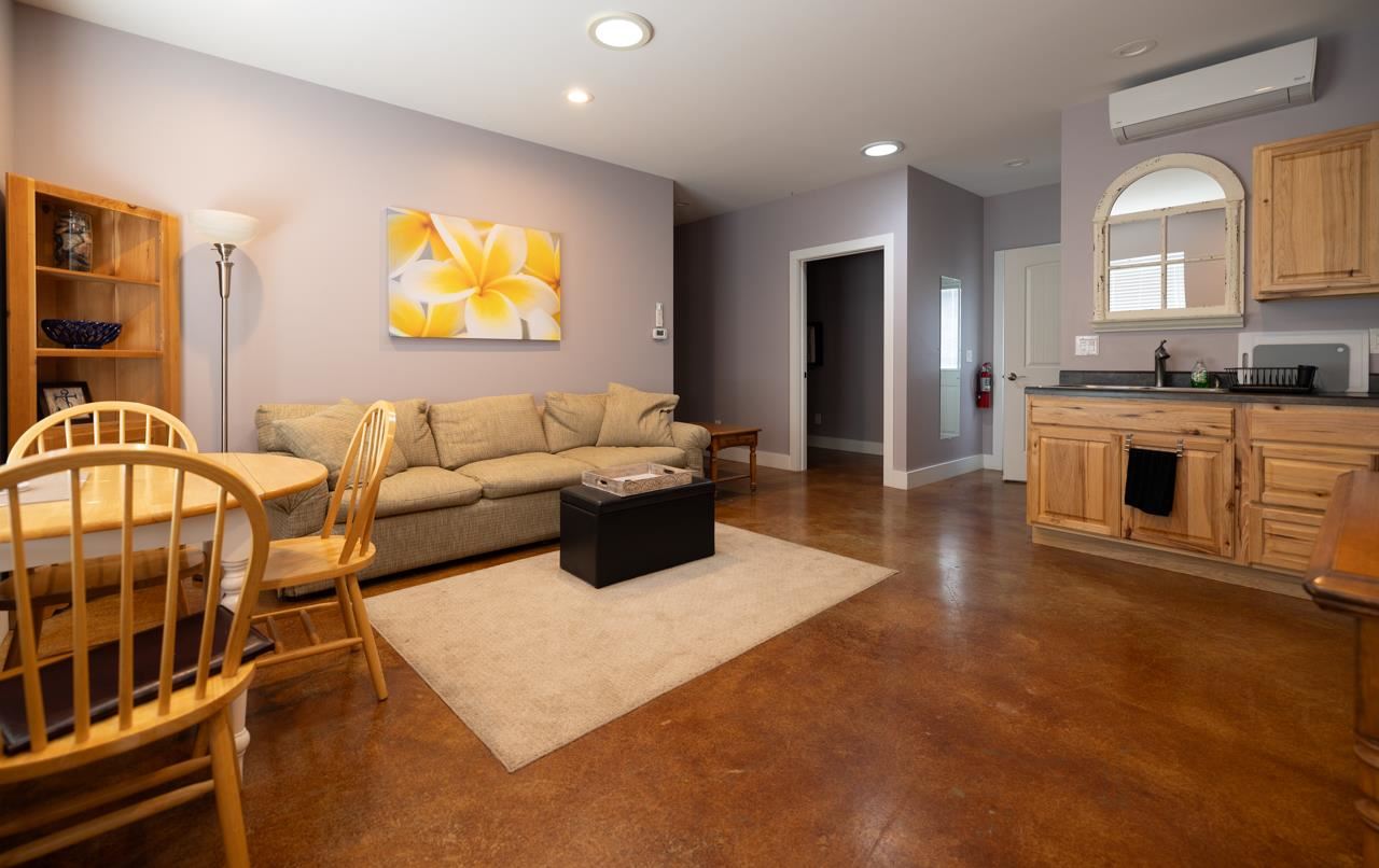 1104 Bridge Street Unit: units A & B