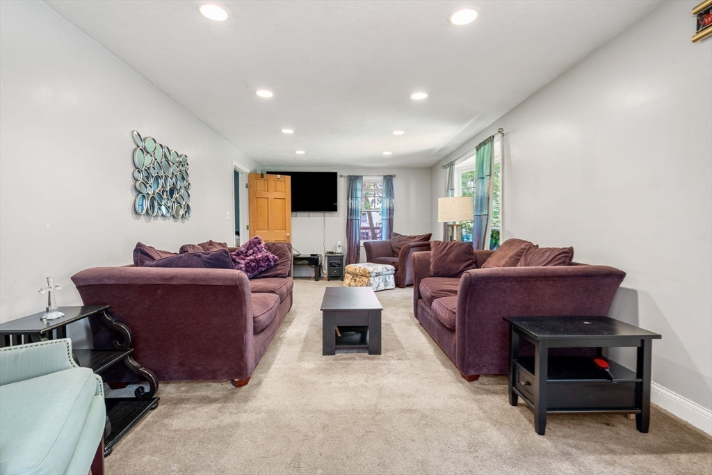 118 Thicket St