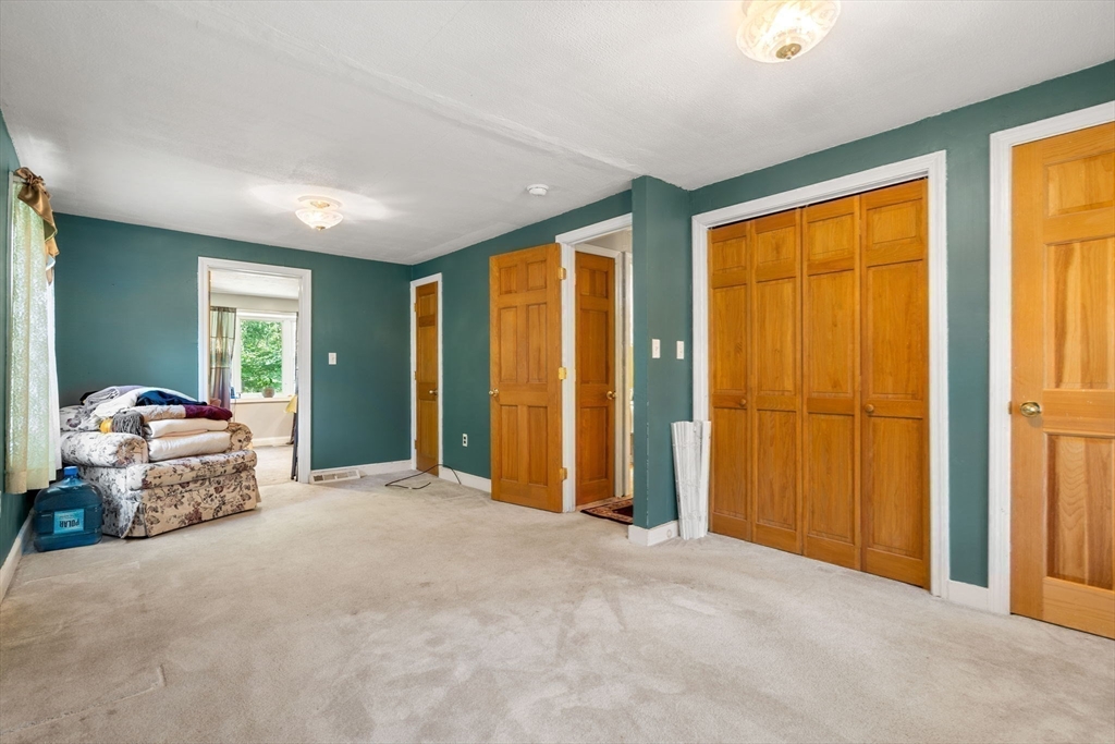 118 Thicket St