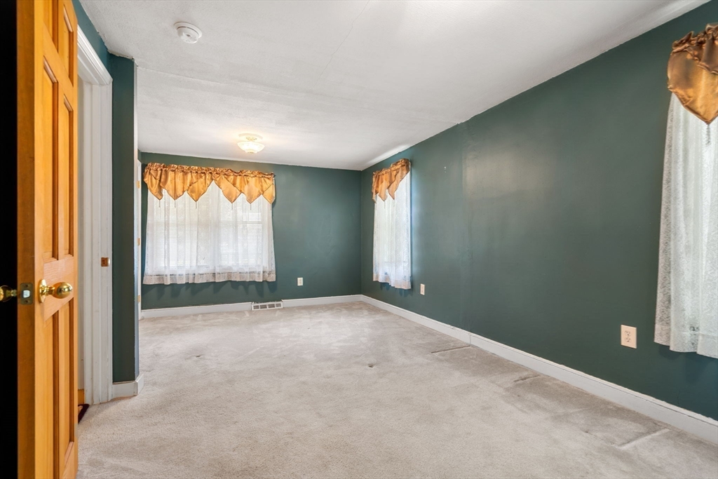 118 Thicket St