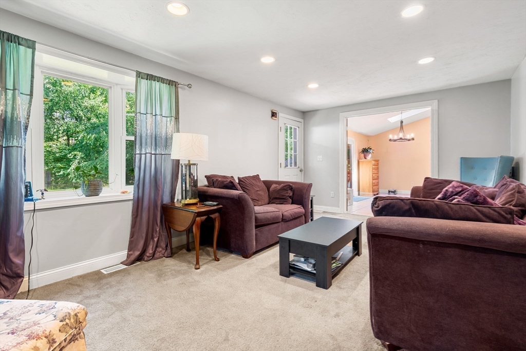 118 Thicket St