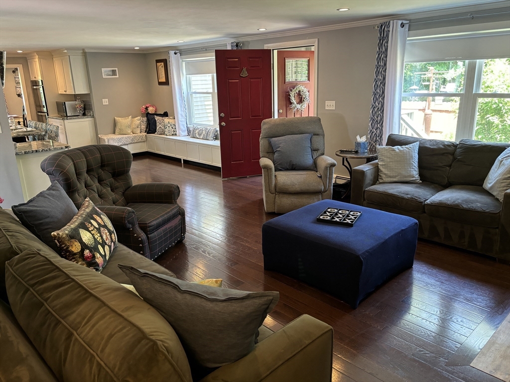 55 Ekstrom Cir