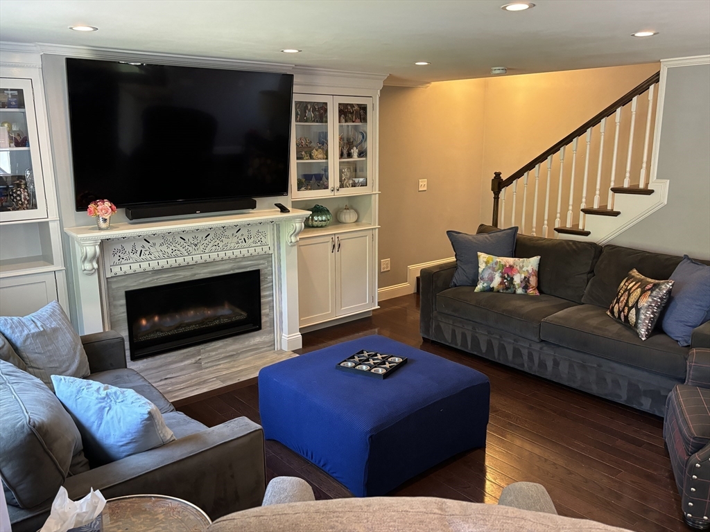 55 Ekstrom Cir
