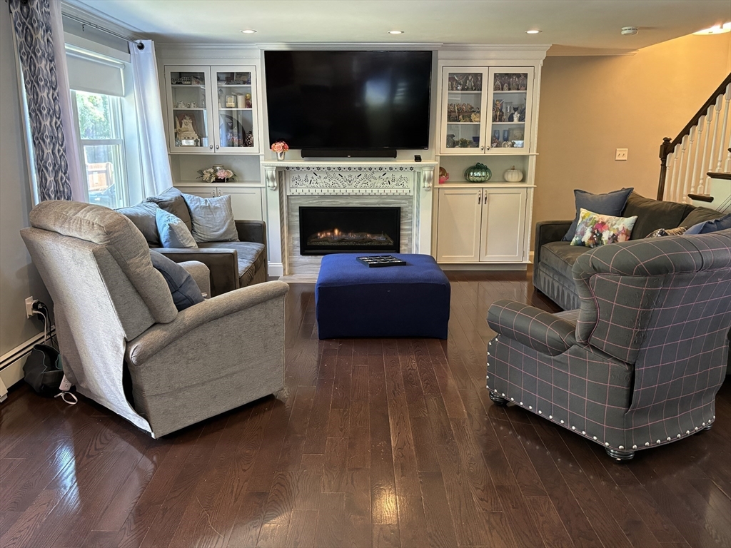 55 Ekstrom Cir