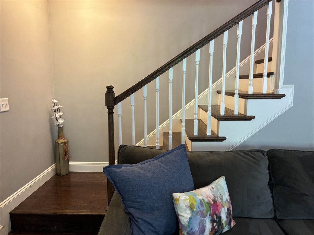55 Ekstrom Cir