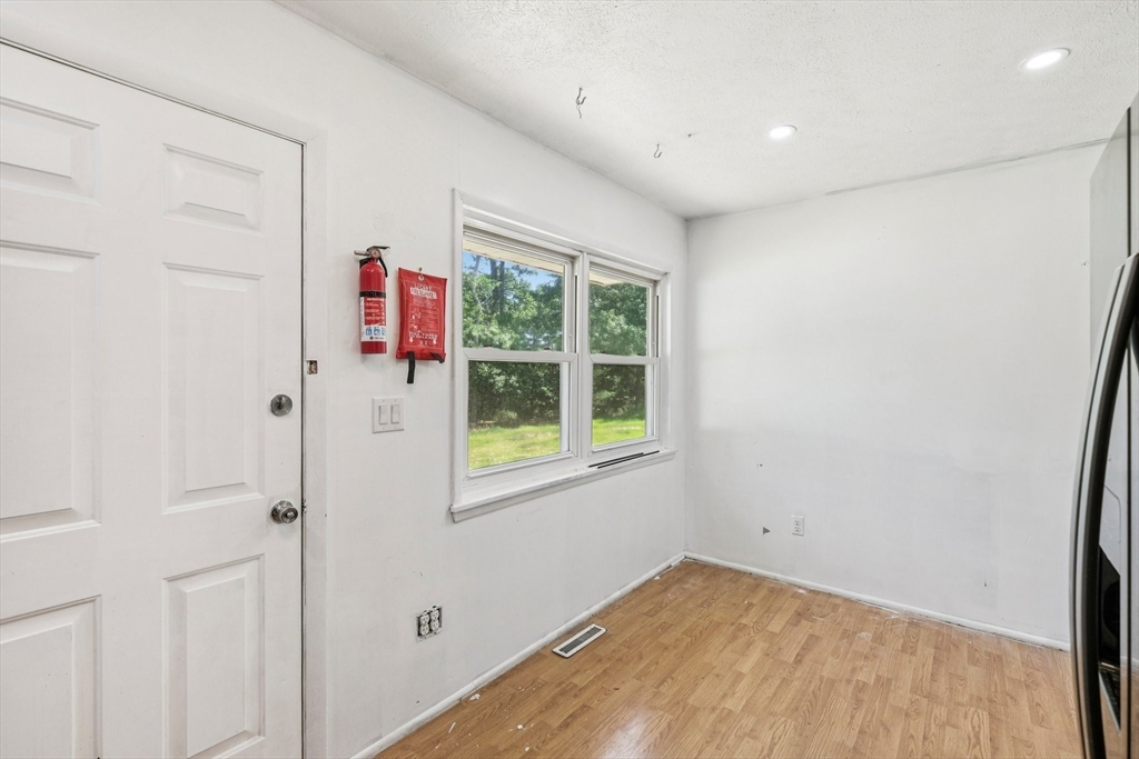 90 Esta Rd