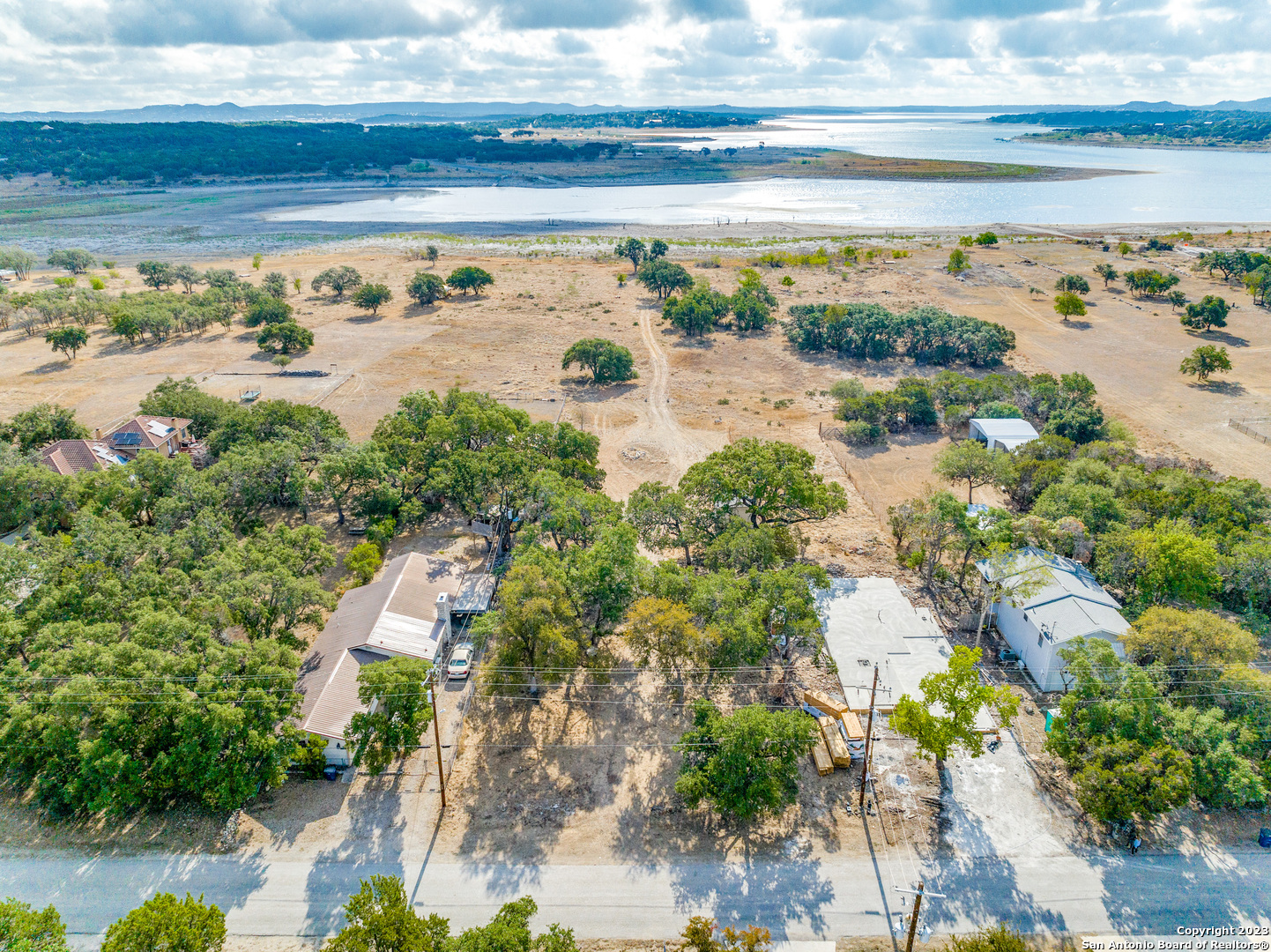 2768 Lakeshore Dr