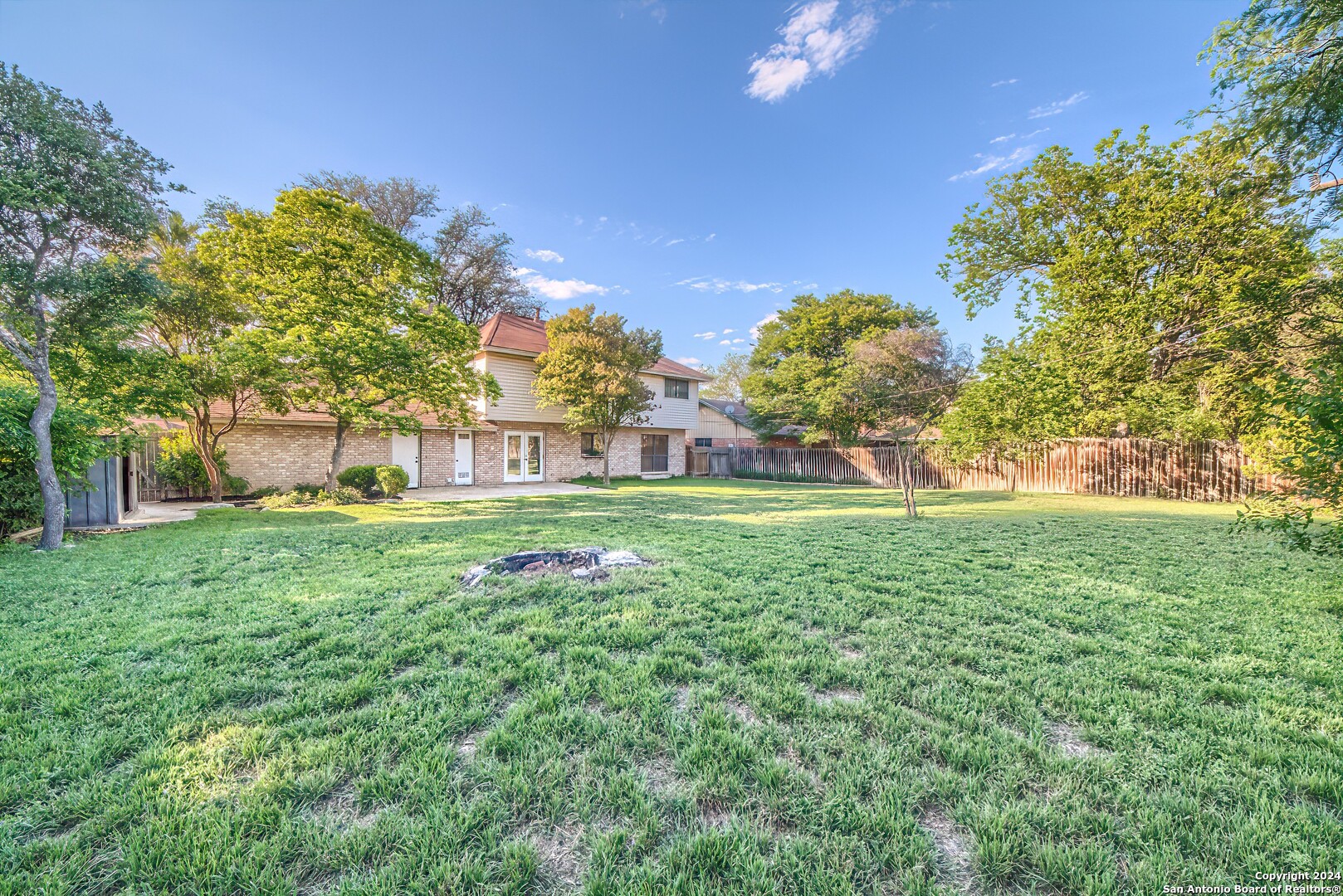 2818 MAYFAIR DR