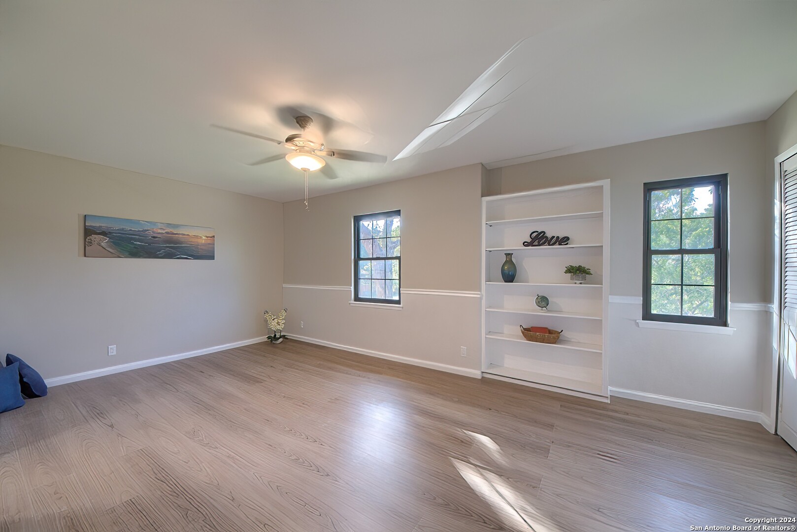 2818 MAYFAIR DR