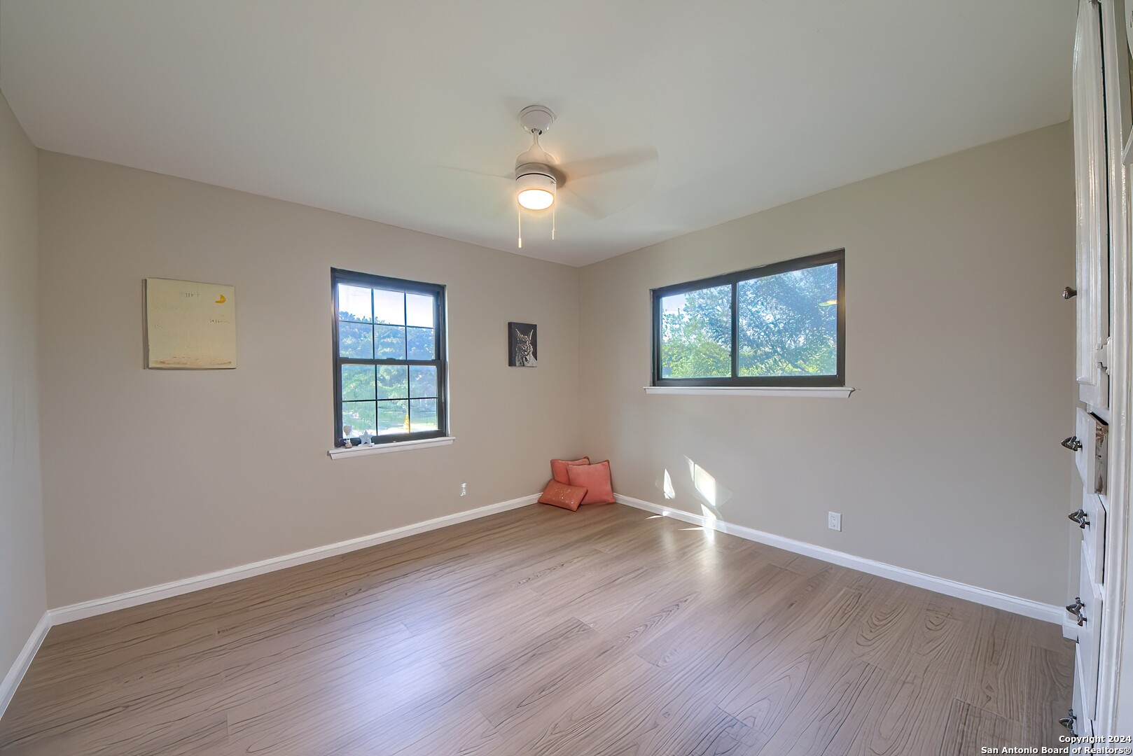 2818 MAYFAIR DR