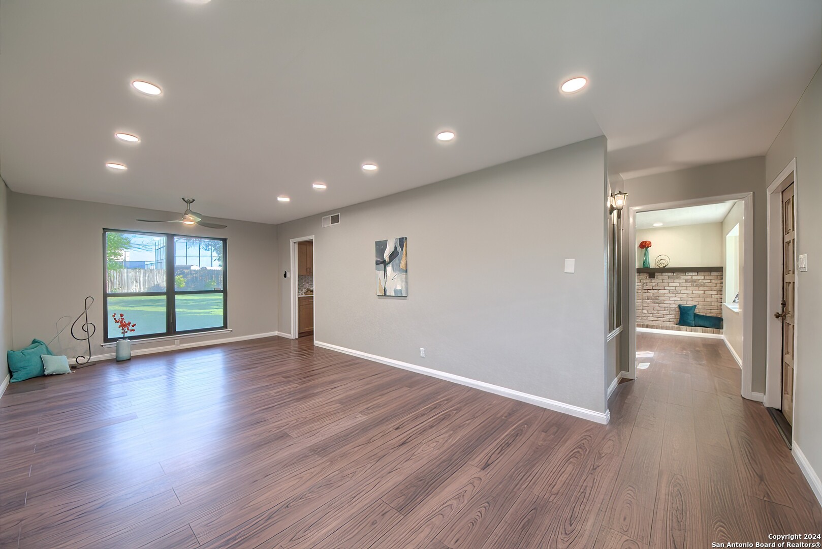 2818 MAYFAIR DR