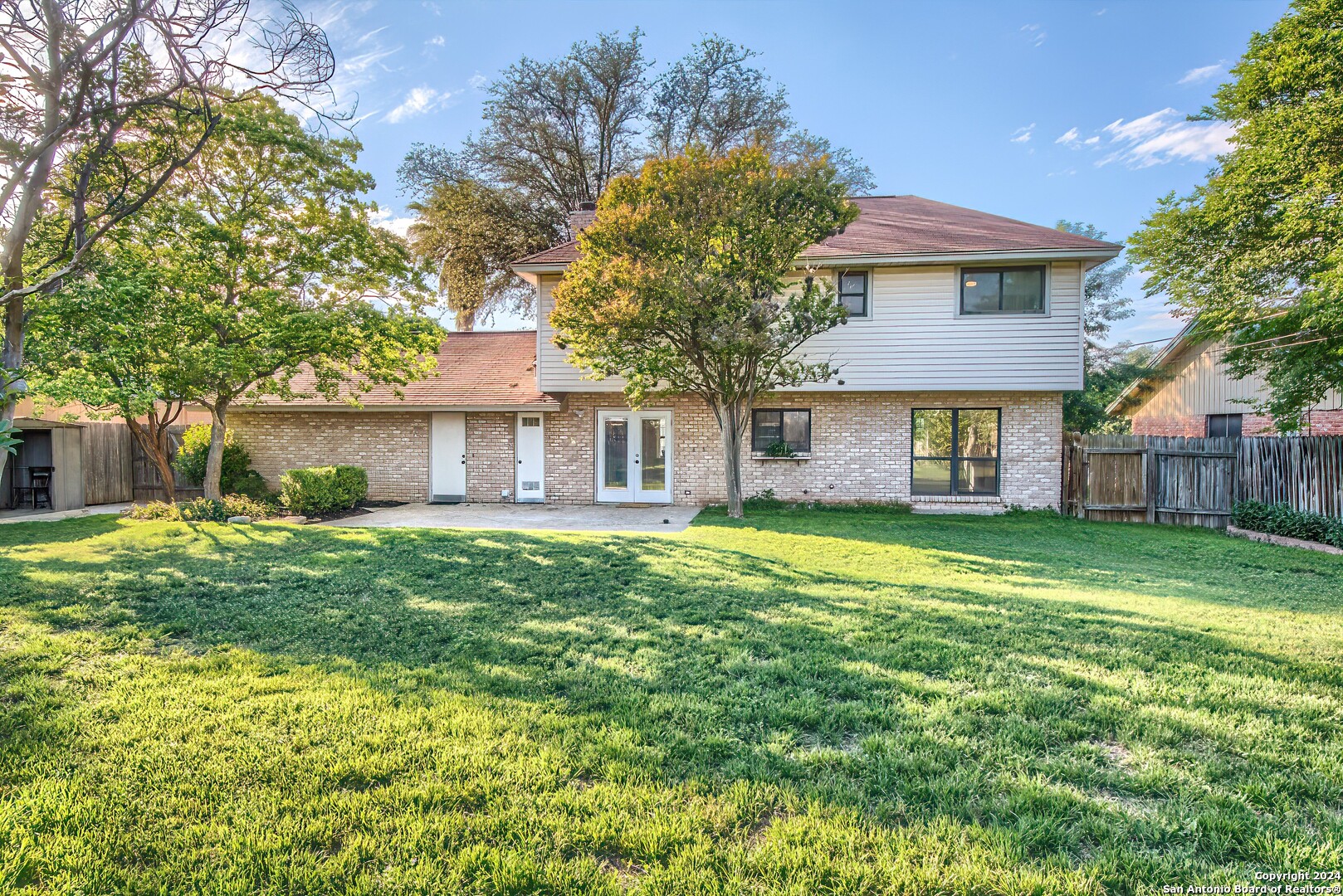 2818 MAYFAIR DR
