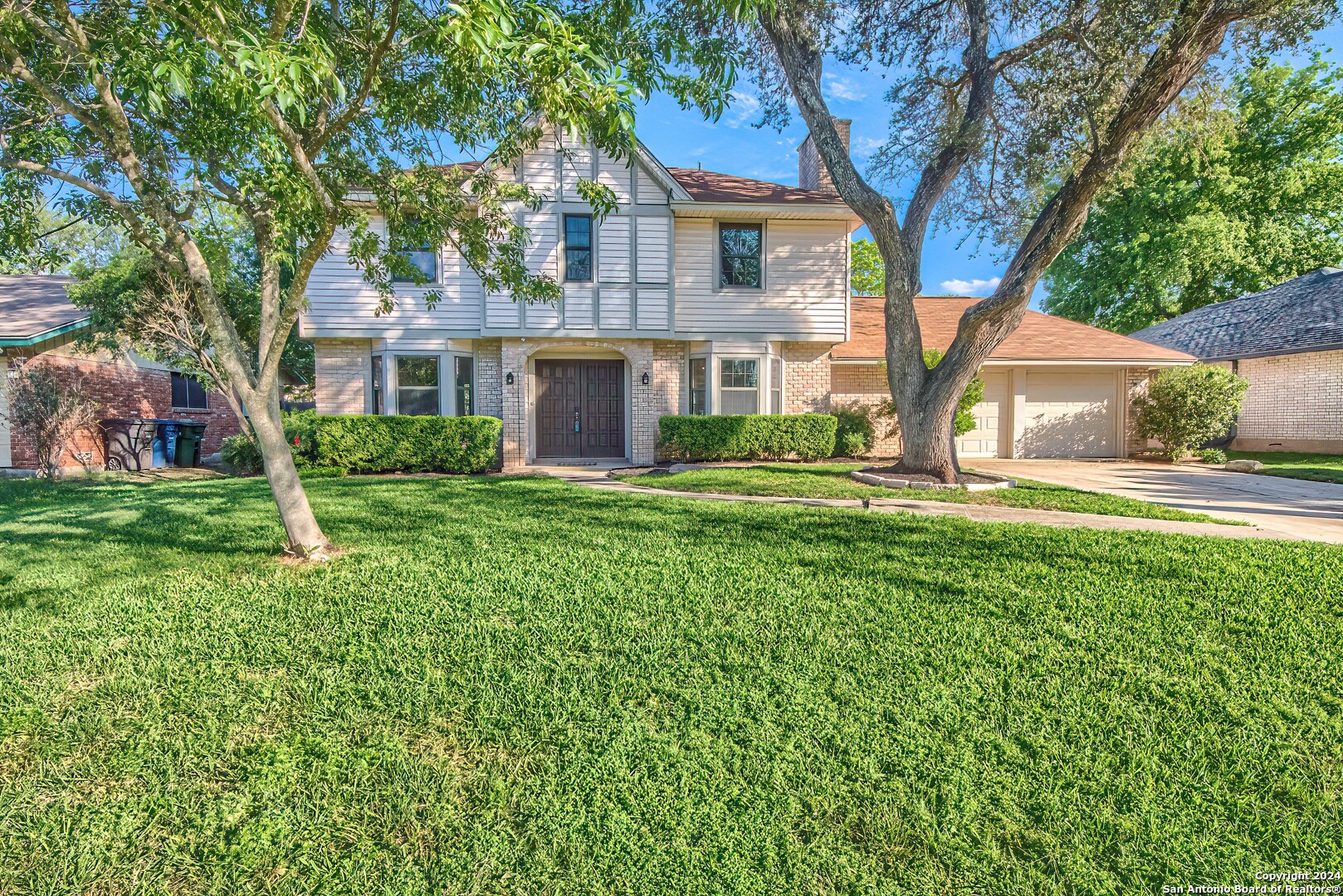 2818 MAYFAIR DR