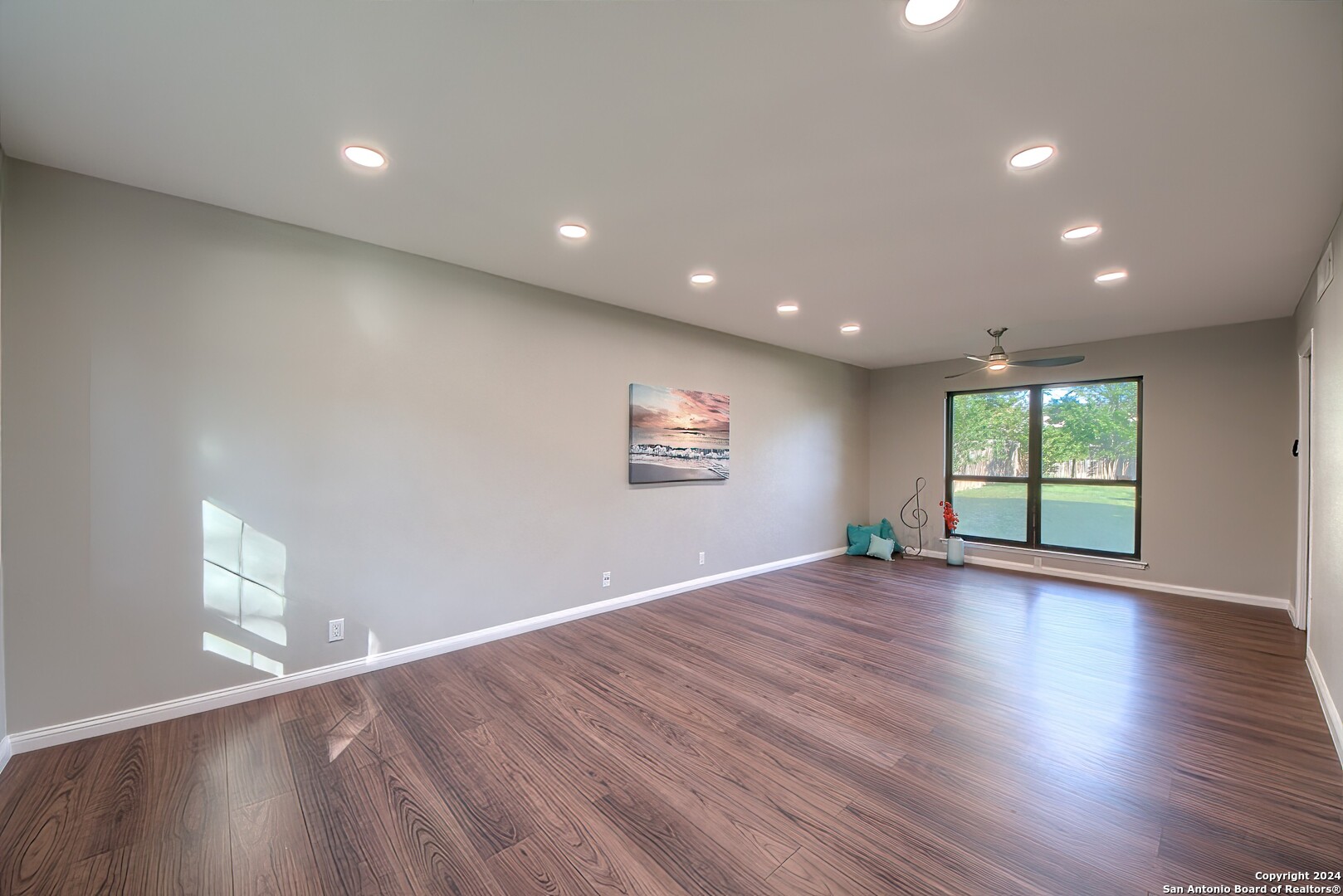 2818 MAYFAIR DR