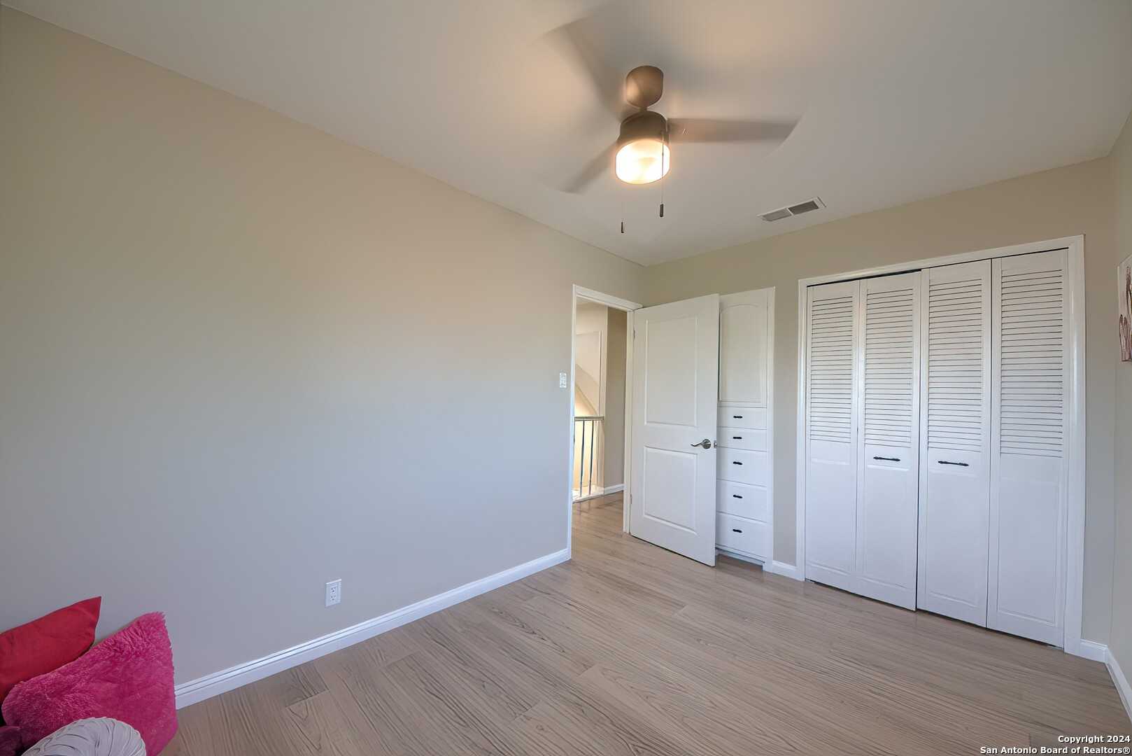 2818 MAYFAIR DR