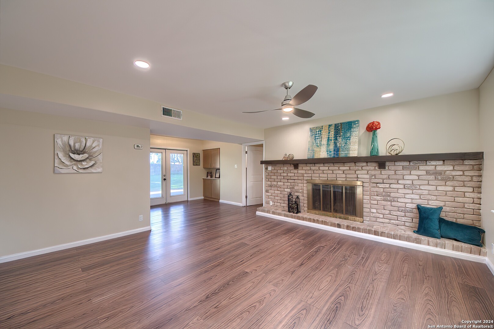 2818 MAYFAIR DR
