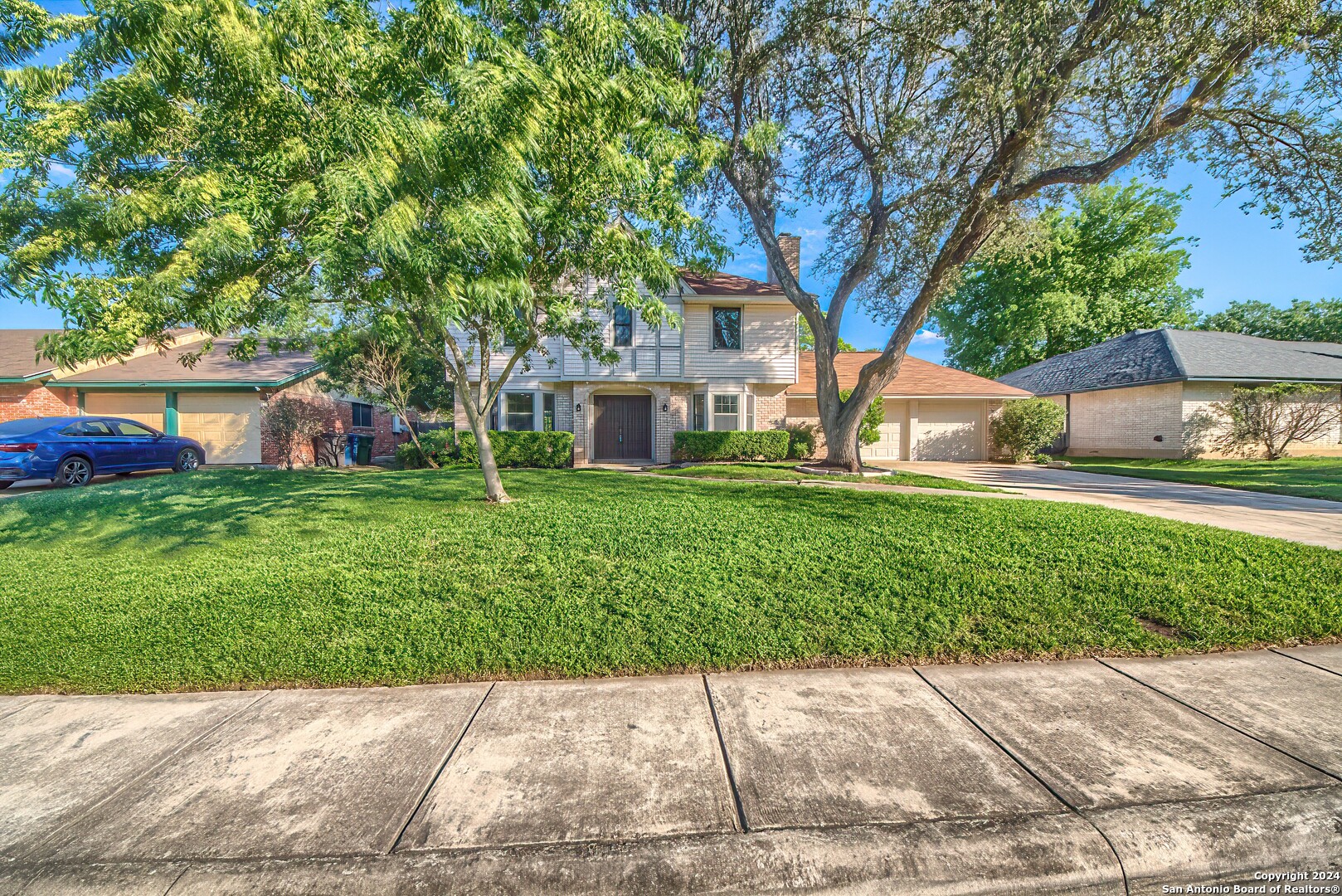 2818 MAYFAIR DR