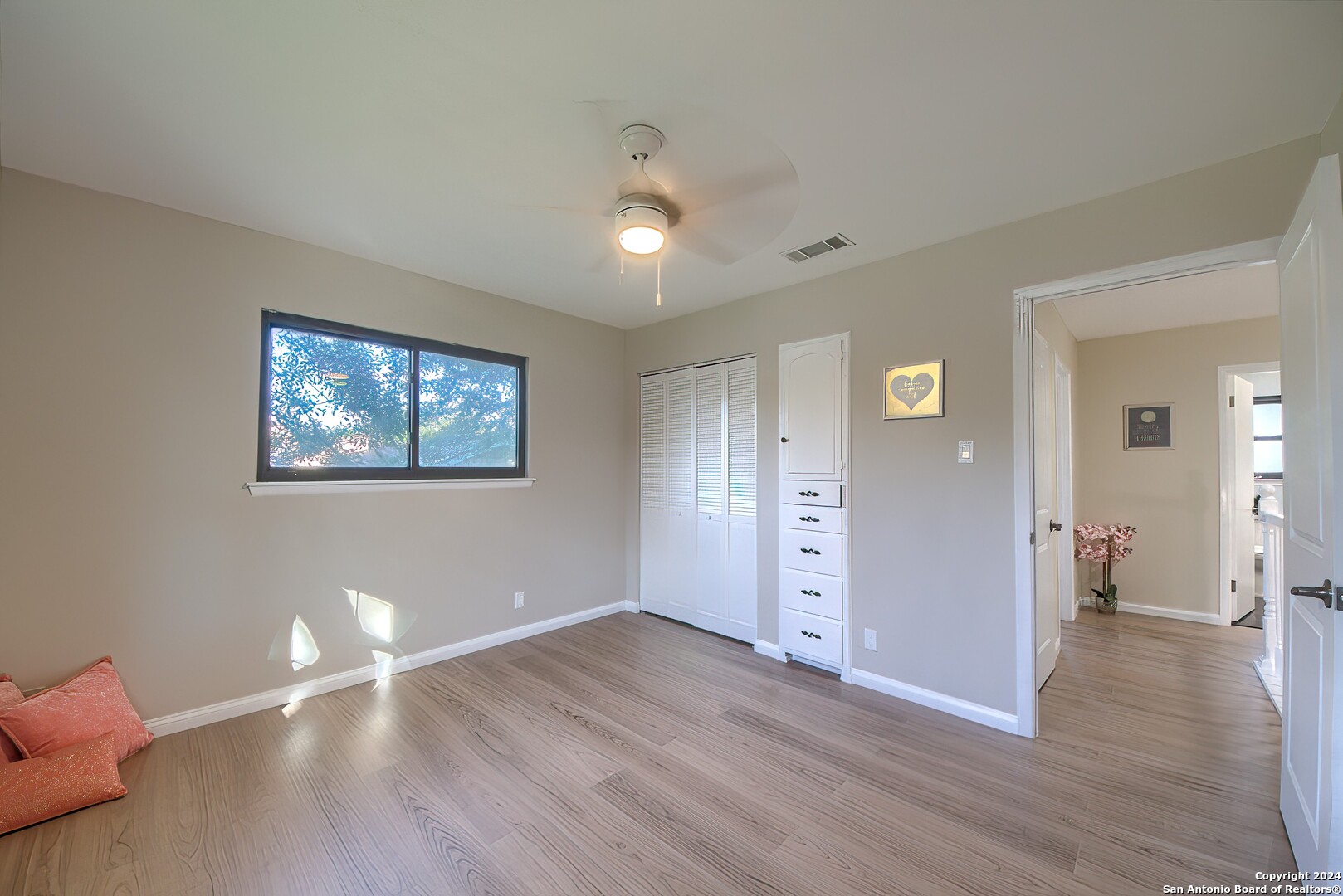 2818 MAYFAIR DR