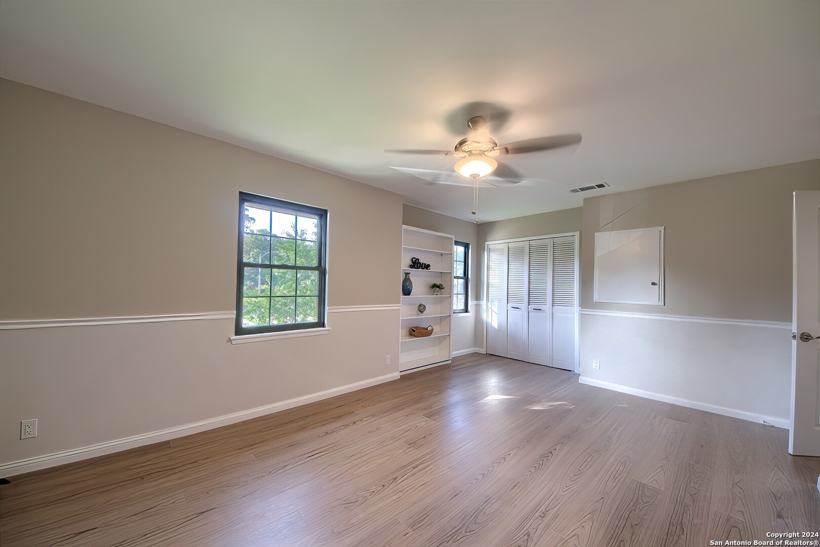 2818 MAYFAIR DR