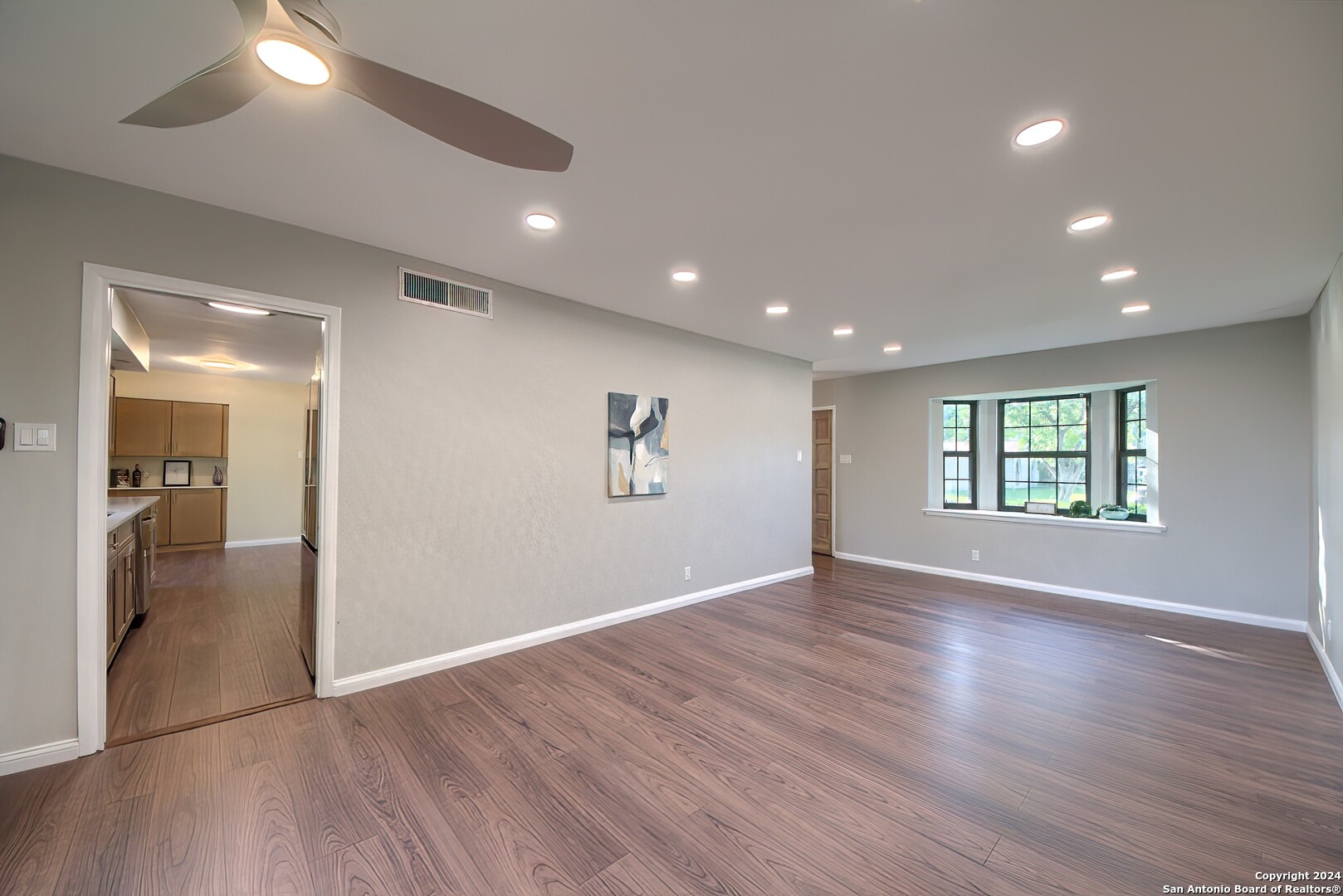 2818 MAYFAIR DR