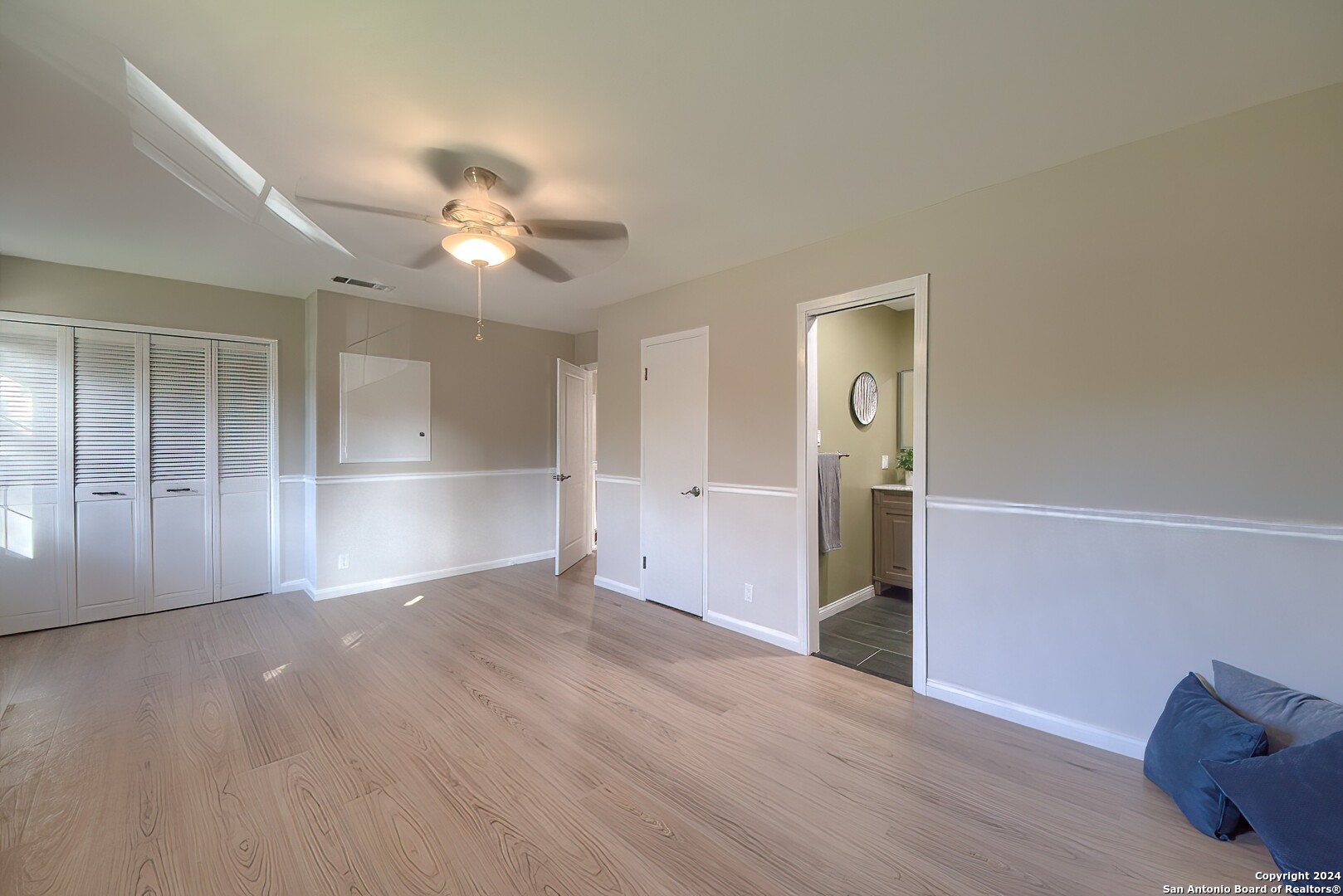 2818 MAYFAIR DR